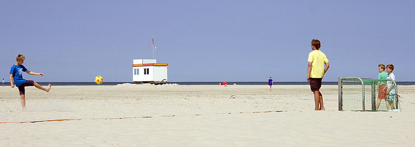 Strandsport auf Juist . Hotel Juister Hof